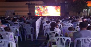 Açıkhava Sineması Geleneği Zeytinburnunda Yeniden Canlandırıldı