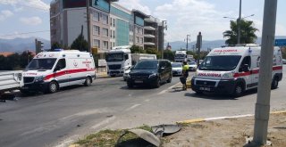 Milasta Trafik Işıklarında Kaza; 4 Yaralı