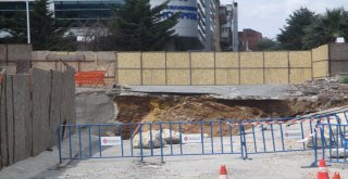 Ümraniyede İstinat Duvarının Çöktüğü Alanda Çalışmalar Sürüyor