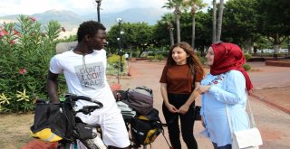 Senegalli Öğrenci Ndiaye, Türk İnsanına Ve Türkiyeye Hayran Kaldı