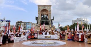 64 Ülkeden Gelen Kültür Elçileri, Danslarıyla Renkli Görüntüler Oluşturdu