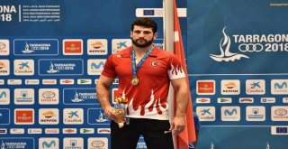 Yunus Emre Başar, Dünya Ve Olimpiyat Şampiyonu Sırp Davor Stafanki Yenerek Altın Madalya Kazandı.