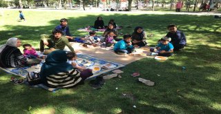 Parkta Yatan 17 Afgan Aileye Devlet Sahip Çıktı