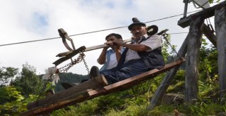 İlkel Teleferikle Metrelerce Yükseklikte Ölümüne Yolculuk