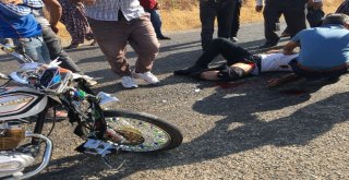 Gercüşte Kamyonet İle Motosiklet Çarpıştı: 2 Yaralı