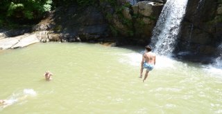 Sıcaktan Bunalanlar, Şelalelere Akın Etti