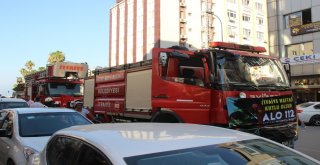 Yangına Gelen İtfaiyecilere Çiçekli Ve Baklavalı Karşılama