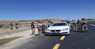 Vali Ustaoğlu Ve Kaymakam Özkan Çocuklara Kırmızı Düdük Ve Şapka Dağıttı