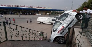 Sürücü Adayı Otomobille 3 Metreden Aşağı Düştü