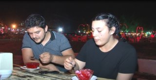 Kanlı Ay Tutulmasını Bici Bici Yiyerek İzlediler