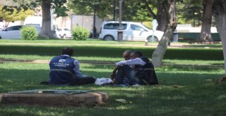 Aşırı Sıcaklardan Etkilenen Vatandaşlar Parklara Sığındı