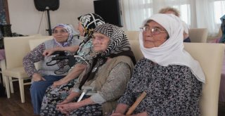 Emektar Sanatçıdan Huzurevinde Müzik Şöleni