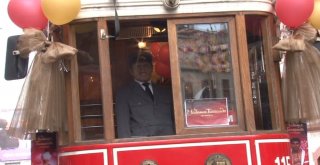 İstiklalde Balmumu Vatman Heykeli Nostaljik Tramvaya Renk Kattı