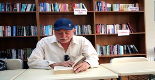 80 Yaşında Kütüphaneye Girdi, Bilgisayar Öğrendi