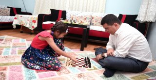 Tütüncü, Kapı Kapı Dolaşıyor