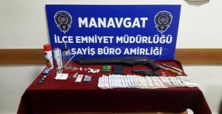 Çakmak Gazını Çekerek Araçta Sızdı