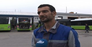 (Özel) Otobüsleri Temizlerken Kemençe Çalıp Şarkı Söylüyorlar