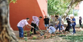 Gaünde Türk Ve Suriyeli Öğrenciler El Ele Çiçek Diktiler