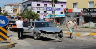 Kontrolden Çıkan Otomobil Elektrik Direğine Çarptı: 1 Yaralı