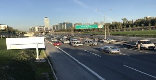 (Özel) Tem Otoyolundaki Kaza Trafiği Felç Etti