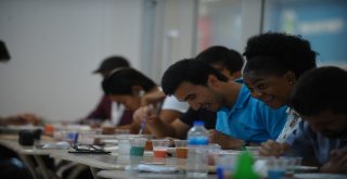 (Özel Haber) Dünyanın Dört Bir Yanından Gelen Öğrenciler Çini Yapmayı Öğrendi