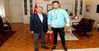 Ağrılı Sporcu Malkan 18. Akdeniz Oyunlarında Gümüş Madalya Kazandı