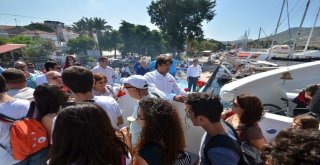 Foçada Plajlarında Bayram Bereketi: İğne Atsan Yere Düşmüyor