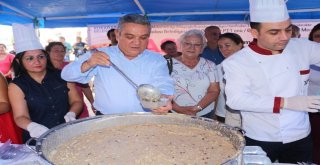 Kuşadası Belediyesinden Üç Noktada Aşure İkramı