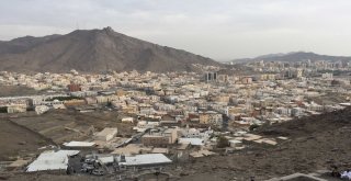 Hacı Adaylarının Hira Dağına Zorlu Tırmanışı