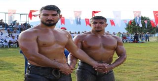 Burdur Belediyesi Yağlı Güreşlerinde Furkan Durmuş Altın Başpehlivan Oldu