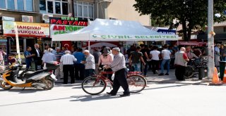 Çivril Belediyesinden Aşure Dağıtımı