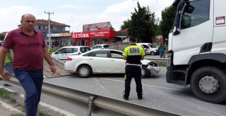 Sakaryada 50 Metre Arayla İki Trafik Kazası: 8 Yaralı