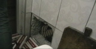 Duvarın İçindeki Bölümden 30 Bin Paket Kaçak Sigara Çıktı