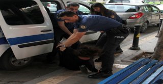 Uyuşturucu Aldığı Öne Sürülen Genç Kız Ortalığı Birbirine Kattı