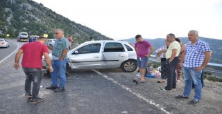 Antalyada 6 Araç Birbirine Girdi: 11 Yaralı