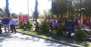 Hak-İş 15 Temmuz Şehitlerini Andı