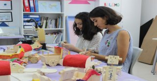 (Özel) Minikler Tatillerini Suriyeli Yaşıtları İçin Oyuncak Yaparak Geçiriyor