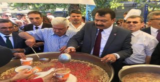 Lokantacılar Ve Pastacılar Odası 10 Bin Kişilik Aşure Dağıttı