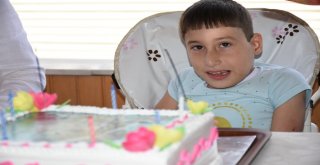 Doğum Gününde Ferideye Tekerlekli Sandalye Sürprizi