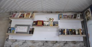 Kitap Okuyup Özetini Çıkarana Berberden Ücretsiz Tıraş