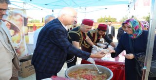 Torbalı Belediyesi Aşure Dağıtımına Devam Ediyor