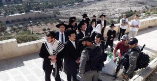 İsrail Polisi, Tarihi Müslüman Mezarlığına Baskınlarını Sürdürüyor