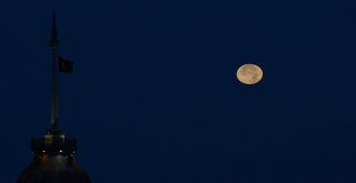 İstanbuldan Fotoğraflarla Kanlı Ay Tutulması