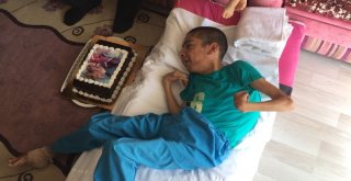 Yatalak Hastaya Doğum Günü Sürprizi