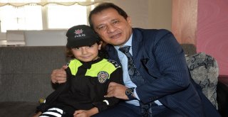 Şehit Kızı Zeynep Ravza Üniformayı Giydi Selam Durdu