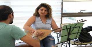 Kadınların Çocukluk Hayalleri, Bağlama Kursunda Gerçekleşiyor