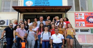 Türk Ve Yabancı Öğrencilerin Elektronik Arkadaşlığı