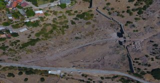 Assos Antik Kentinde 2 Bin 300 Yıllık Aile Mezarlığı Ortaya Çıkarıldı