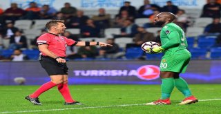 Spor Toto Süper Lig: Medipol Başakşehir: 0  - E. Y. Malatyaspor: 1 (İlk Yarı)