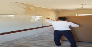 Üniversite Öğrencileri Köy Okulunu Onardı
